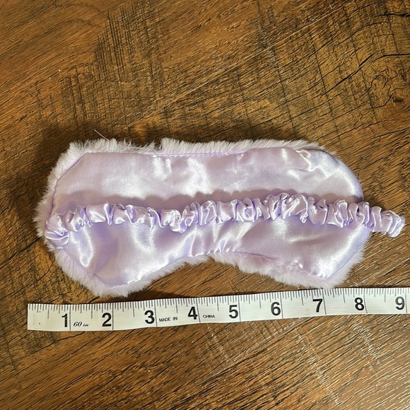 NWOT fuzzy eye mask - Picture 4 of 4